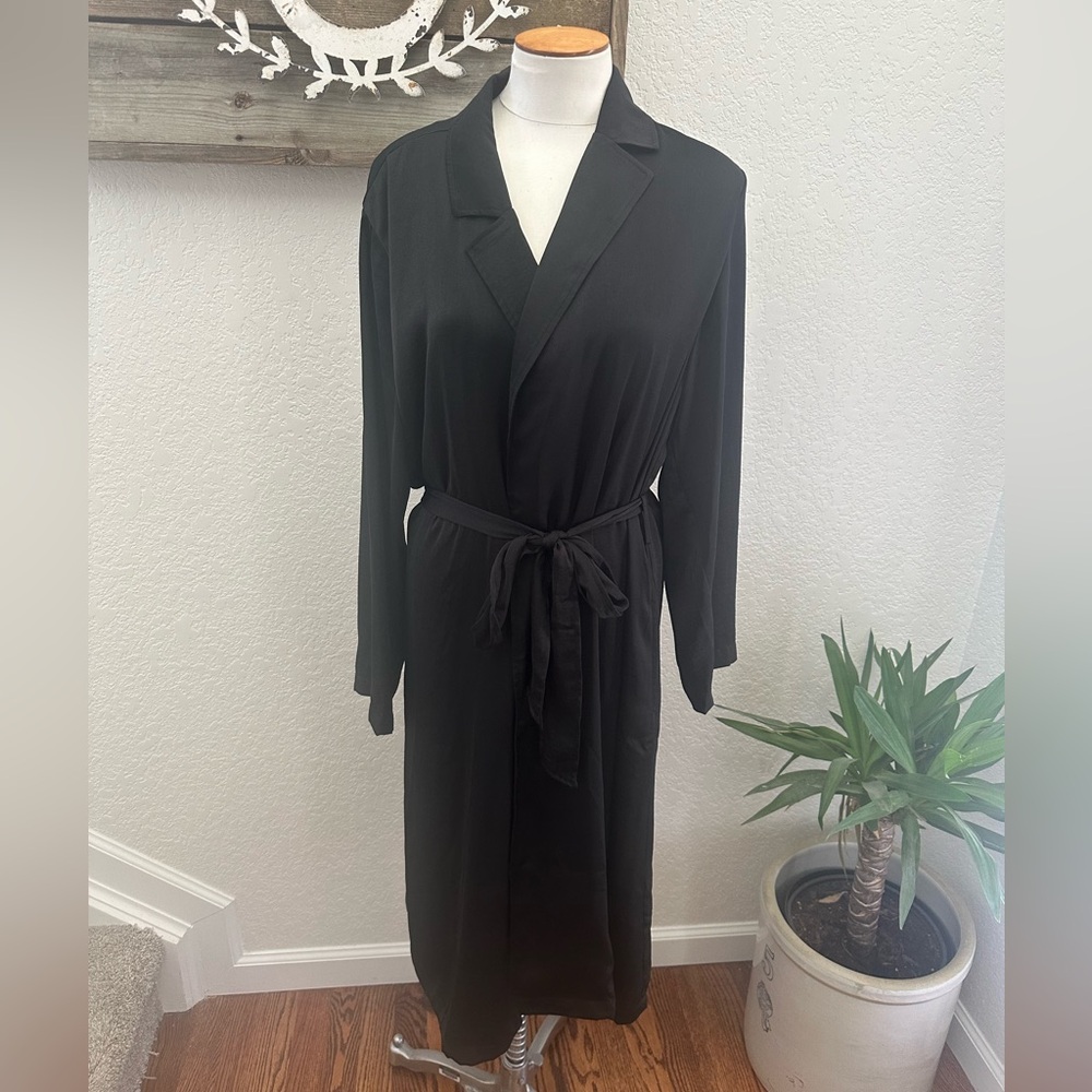 Barefoot Dreams Black Washed Satin Long Robe Tie waist ladies size L NWT